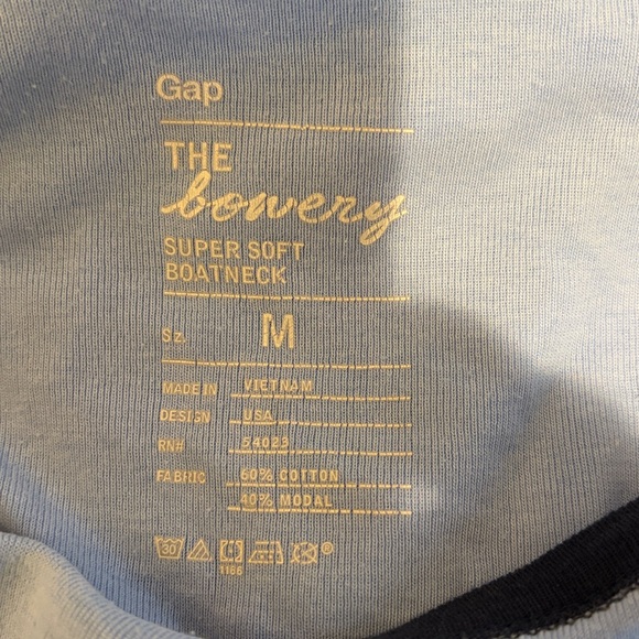 GAP Light Blue mid Sleeve Top with navy blue neck detail. - Picture 4 of 4